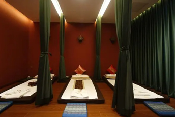 云南泰式按摩的被动瑜伽：当身体被折叠成诗